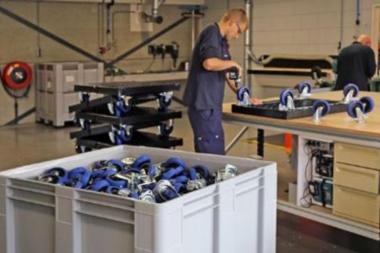 Rollen in einer Palettenbox Transoplast