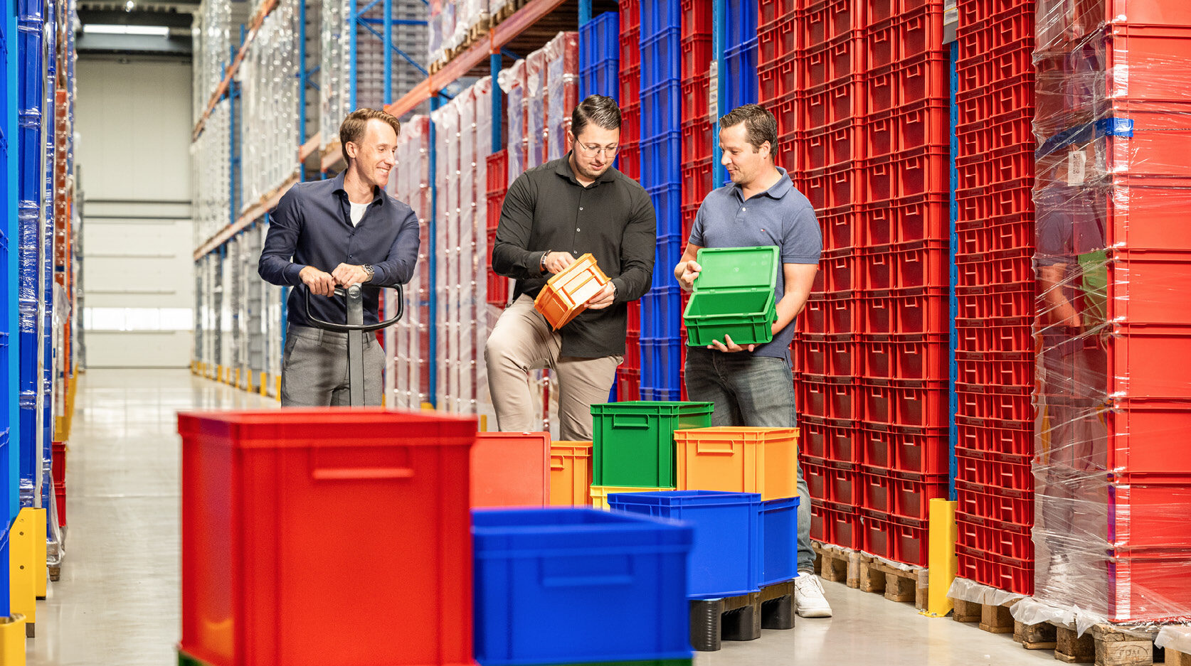 Transoplast Group - Euronorm stapelbakken, kunststof kratten, kunststof pallets en palletboxen