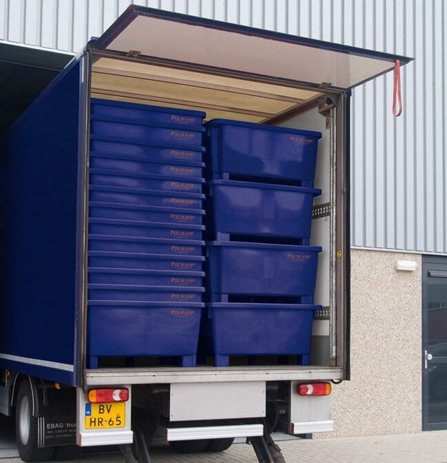Stapel-nestbare Boxen in einem LKW Transoplast